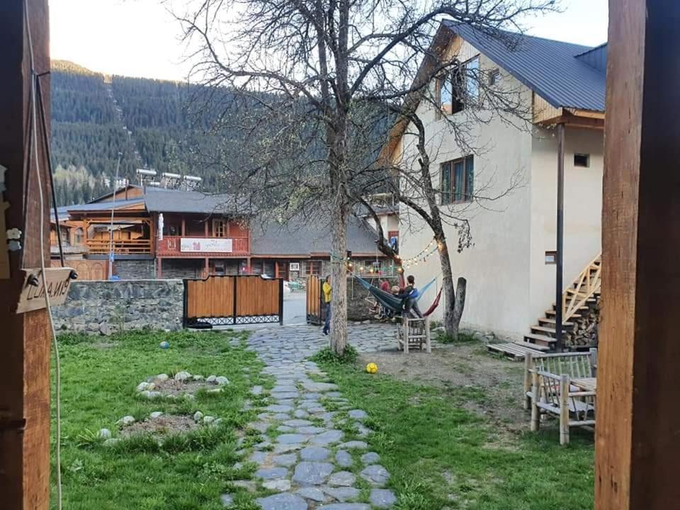 Guesthouse Edelweiss Mestia Exterior photo